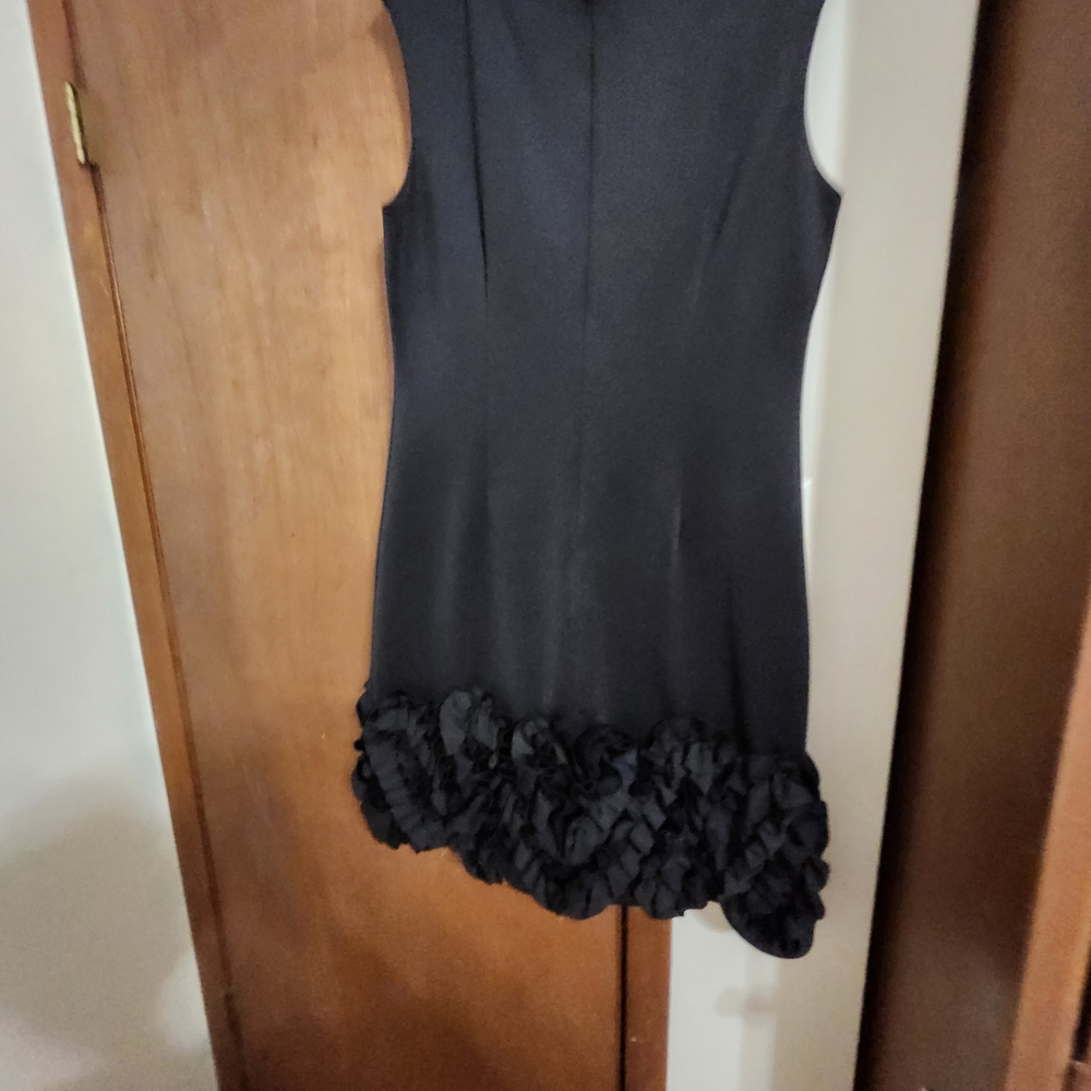 Donna Ricco Black Sleeveless Midi Dress with Ruffle Hem